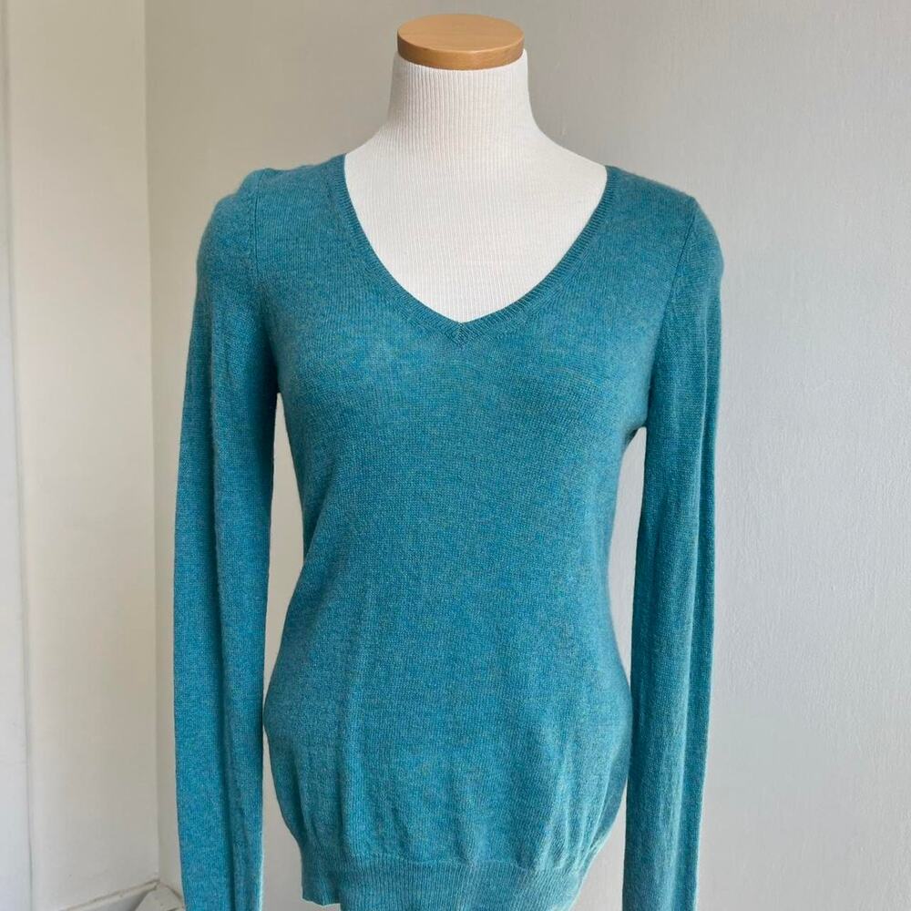 Blue v neck cashmere sweater